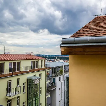 Lively Ruterra Duke Loft Apartment Prag